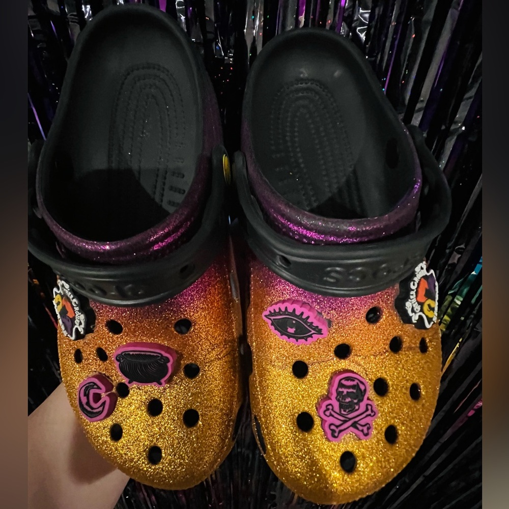 Women’s glitter size 7 Hocus Pocus crocs